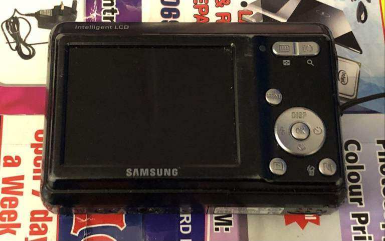 Samsung ES15 10.2-pixel Camera Untested Available