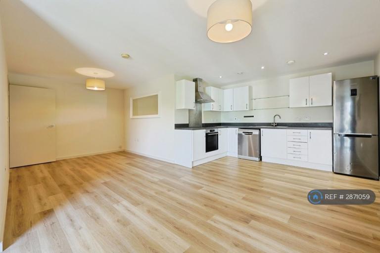 3 bedroom flat in Farm Lane, London, SW6 (3 bed) (#2871059)