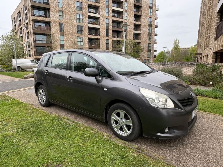 7 seater toyota verso automatic 1.8 automatic petrol,pan roof,full service history,2 owners,motm
