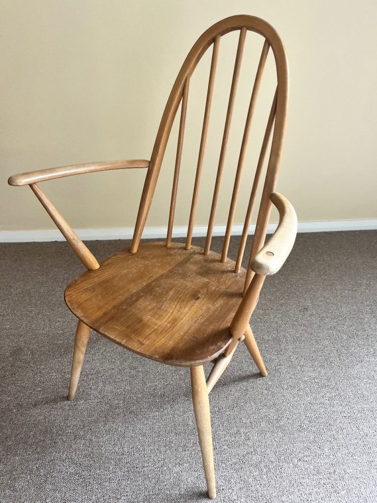 Ercol carver Wooden Spindle Back Armchair – Good Condition