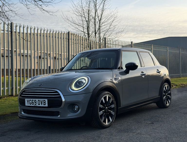 MINI HATCH COOPER EXCLUSIVE 2019 1.5 Petrol AUTOMATIC Excellent Condition Warranty