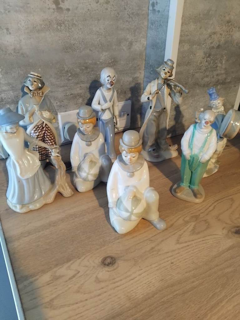 Collection of clown figurines 