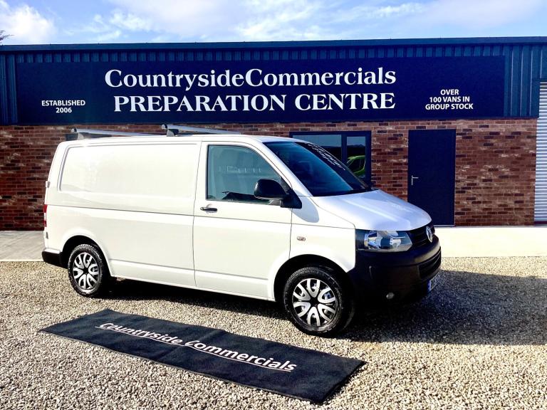 2015 Volkswagen Transporter 2.0TDI BLUEMOTION 115BHP VAN T30 SWB / ONE FORMER OWNER / SUPERB VAN ...