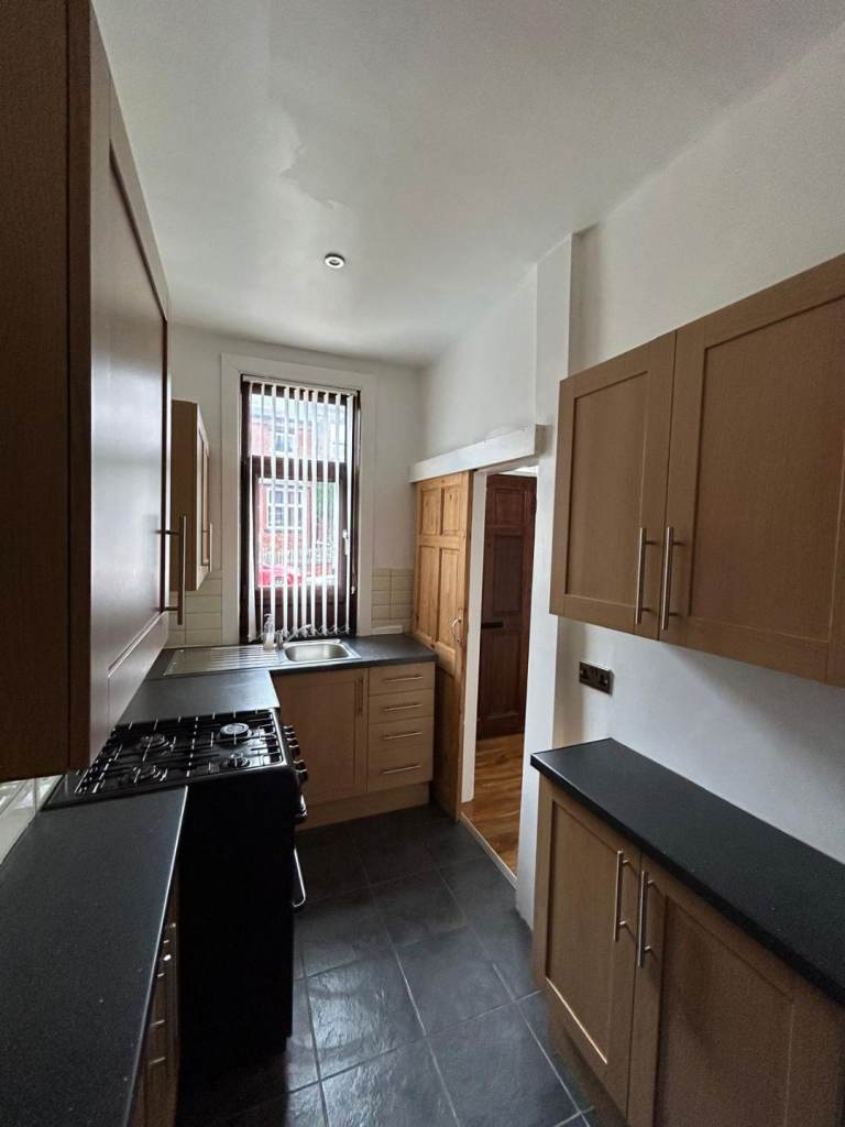 2 Bedroom House - Conway Place, LS8 5HT