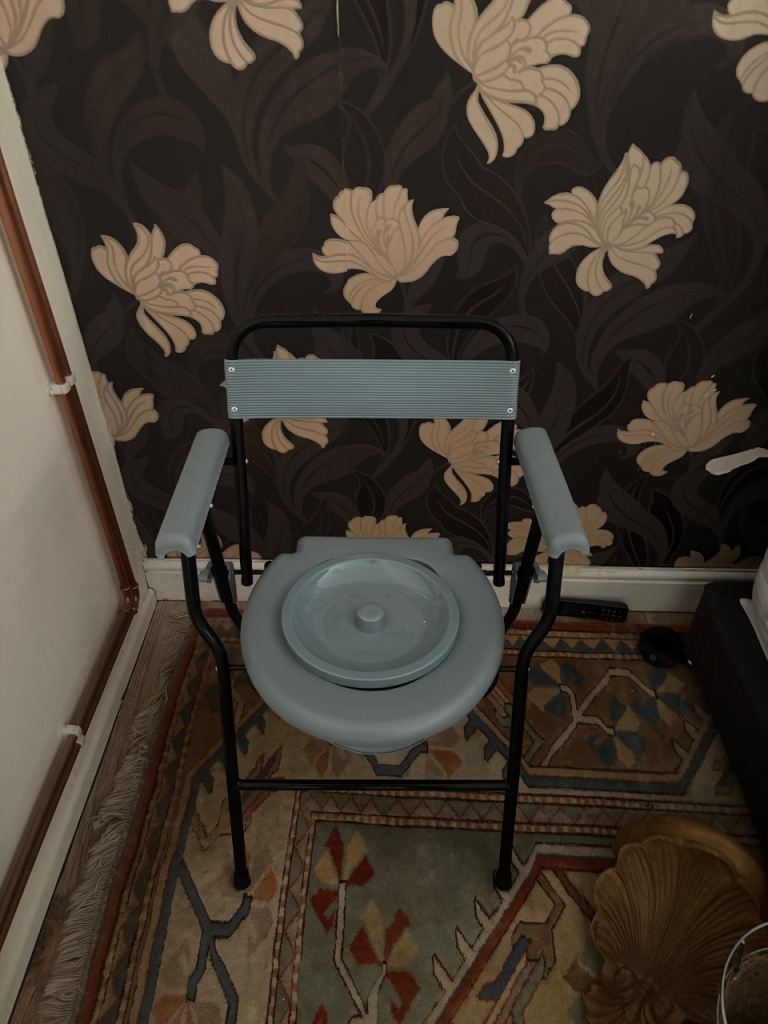 Commode Chair 