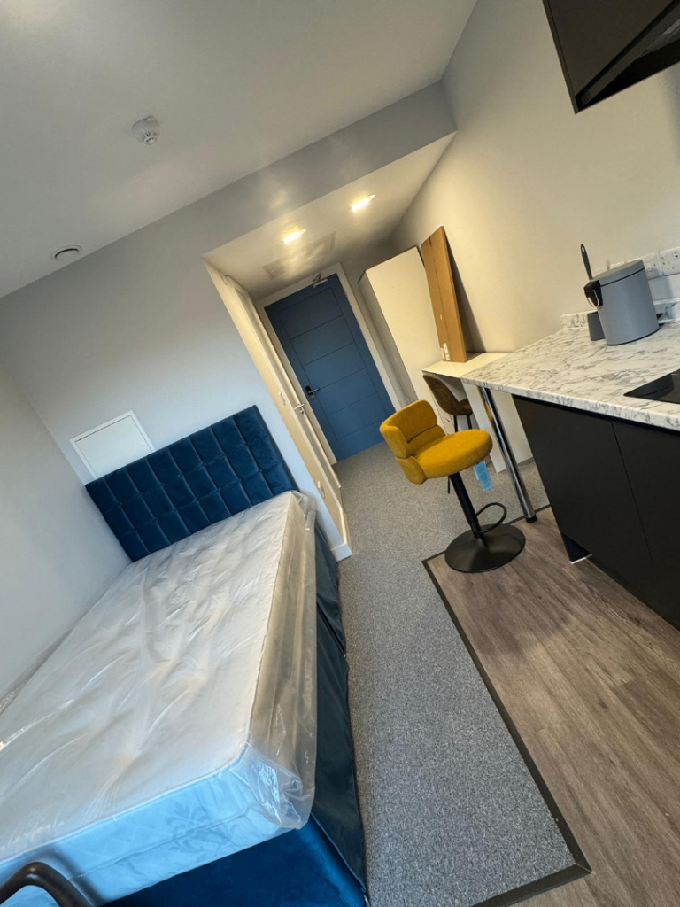 Seperate & Spacious Studio for Rent – WV1 3HL