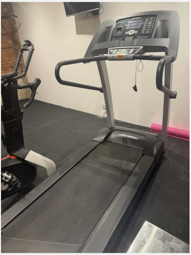 Life Fitness F1 in greate condition  and cheap