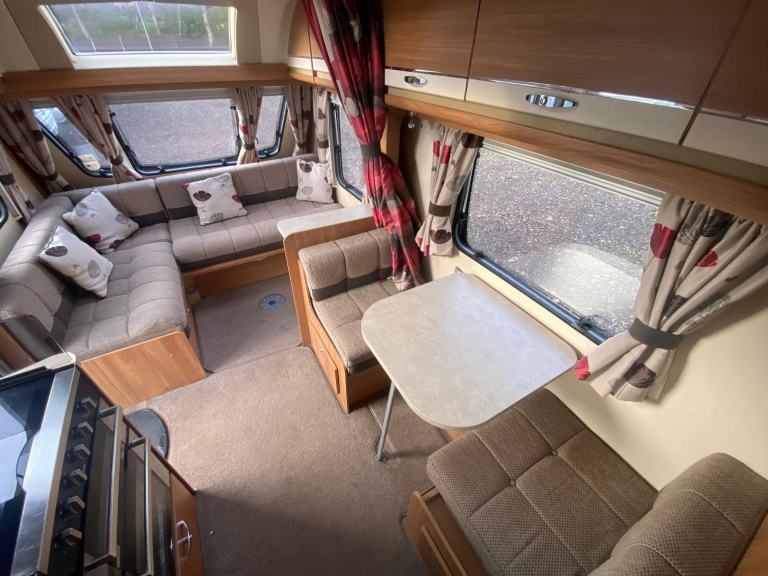 SWIFT CHALLENGER 625se - 2014 - FIXED BED - 5 BERTH - RARE LAYOUT PRISTINE 