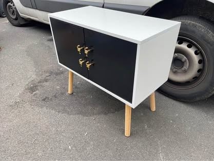 Nice sideboard cabinet/tv table £15