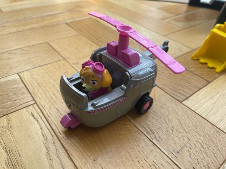 Paw Patrol Skye pup on helicopter 