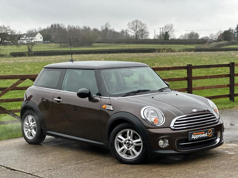 2011 (61) MINI COOPER 1.6 AUTOMATIC, STUNNING COLOUR, TOP SPEC, HOME DELIVERY