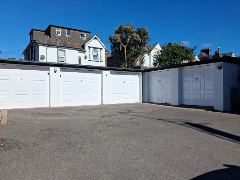 Garage to rent