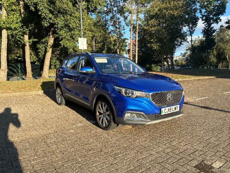 Blue MG ZS - Petrol - Manual - 1.5L - 43,000 miles