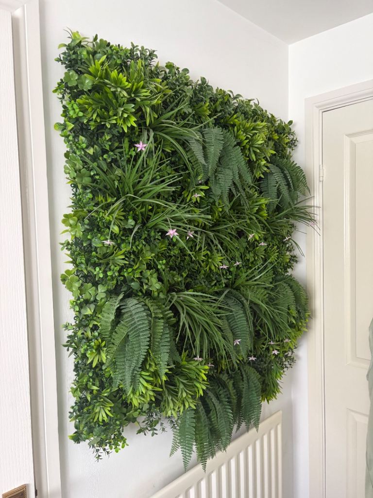 Artificial Greenery Wall Panel with Pink Flowers – Excellent Condition