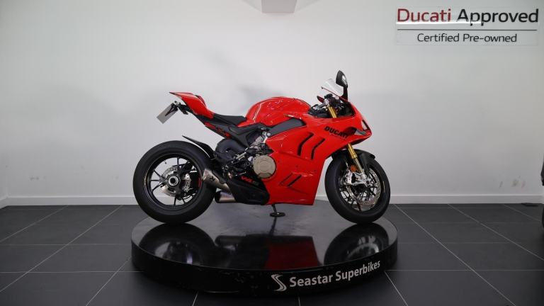 DUCATI PANIGALE V4 S - 2024 - 3700 MILES