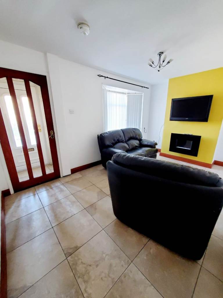  two-bedroom House to rent, city centre