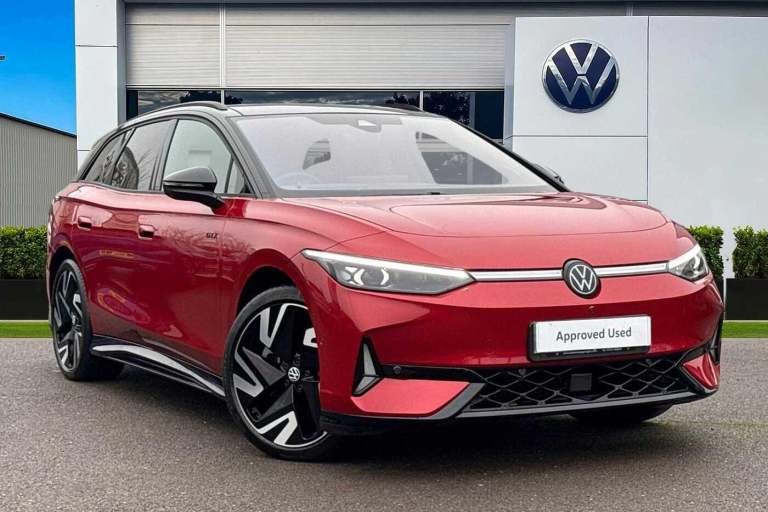 2025 Volkswagen ID.7 250kW 4MOTION GTX Plus 86kWh Ã¢Â­Â Sunroof, Towbar, DCCÃ¢Â­Â Estate ELECTR...