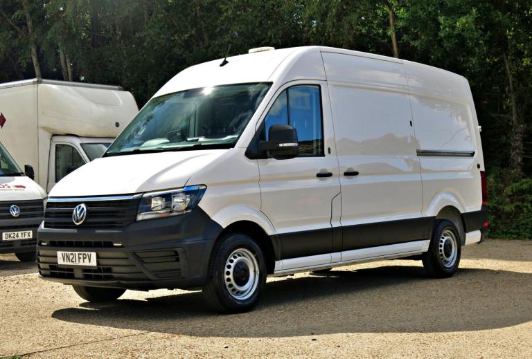 VOLKSWAGEN CRAFTER 140HP AIRCON TRENDLINE MWB HIGHROOF EURO 6 White Manual Dies