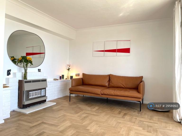 2 bedroom flat in Meadowsweet, Brighton, BN2 (2 bed) (#2958993)
