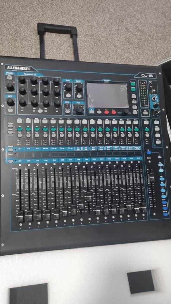 Allen & Heath Qu-16 16 Channel Digital Mixer With Flight Case