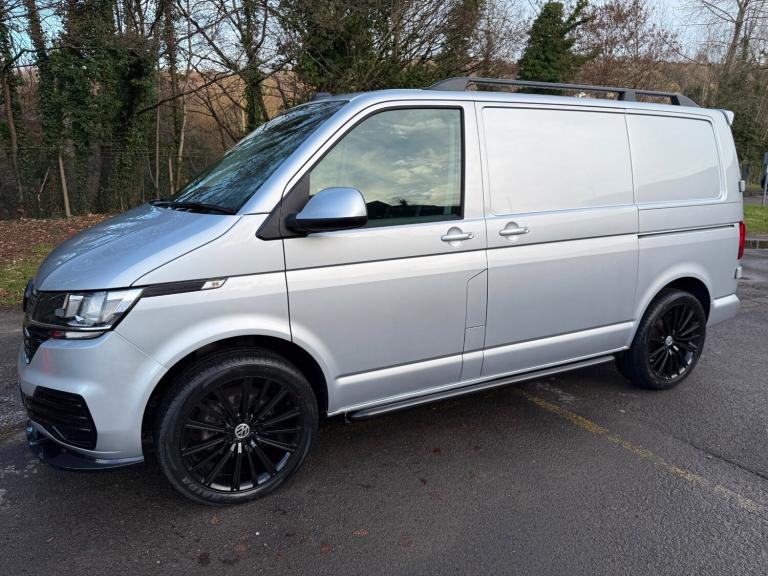 2020 VOLKSWAGEN TRANSPORTER T6.1 TDI STARTLINE SWB IN REFLEX SILVER - EURO SIX 