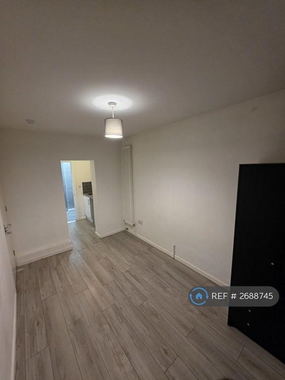 1 bedroom in Charlton Lane, London, SE7 (#2688745)