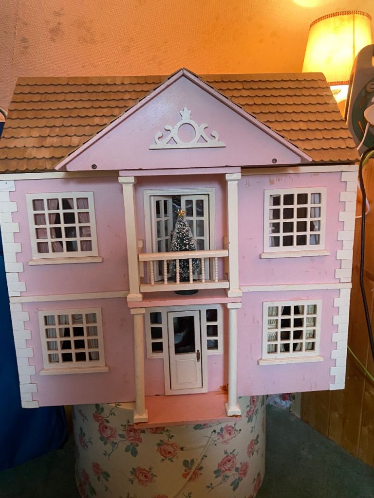 Girls dolls house 