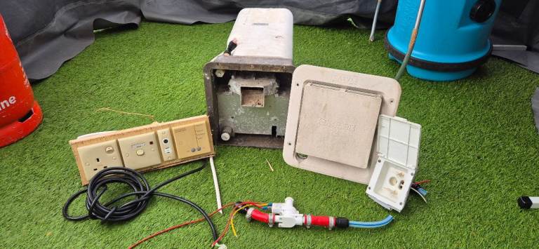 CARVER CASCADE 2 gas and electric water heater for camper caravan motorhome boat.