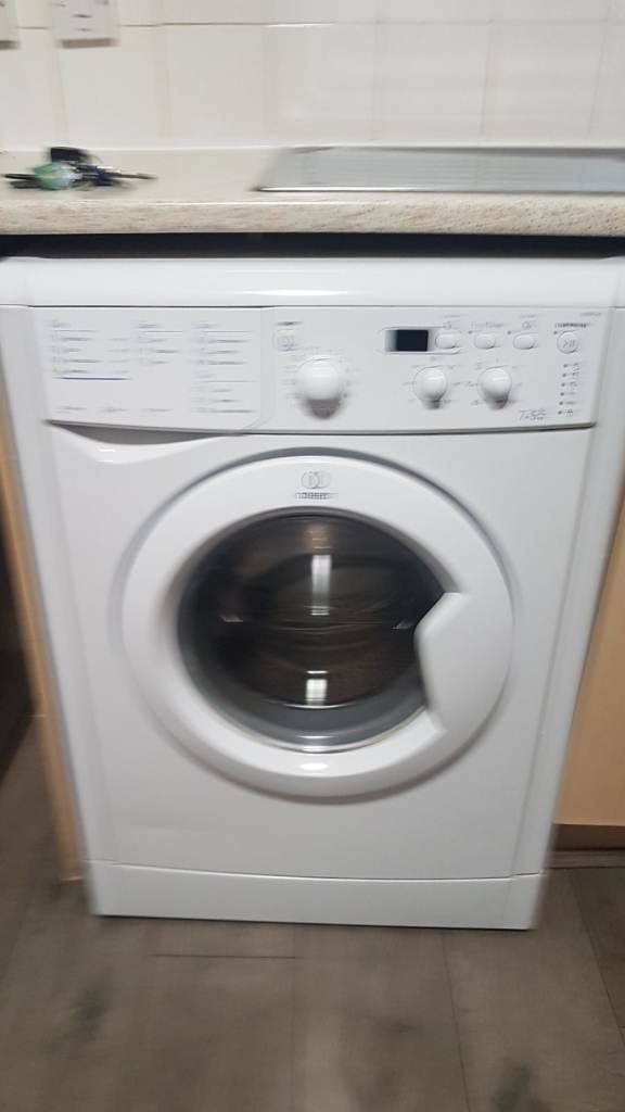 Indesit Washing Machine – White, Good Condition