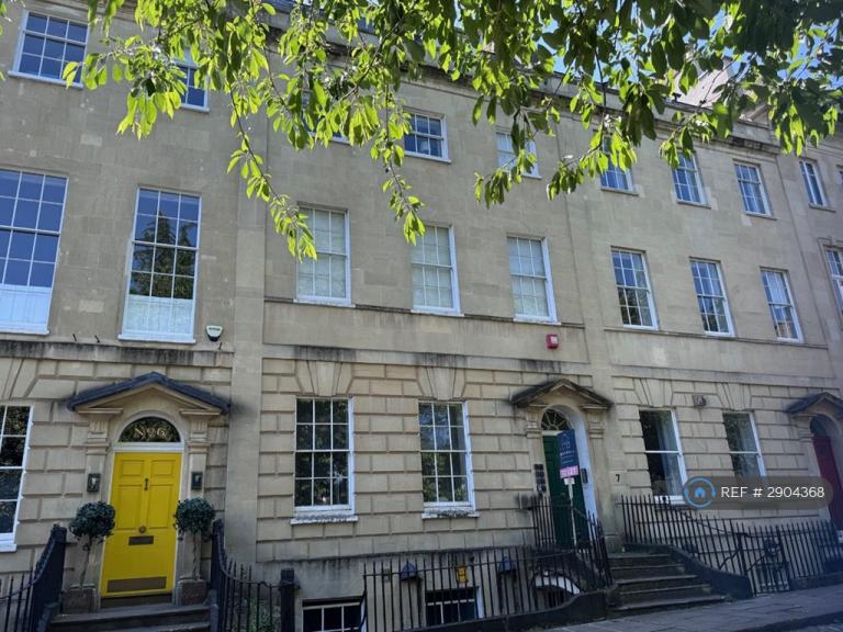 Studio flat in Berkeley Square, Bristol, BS8 (#2904368)