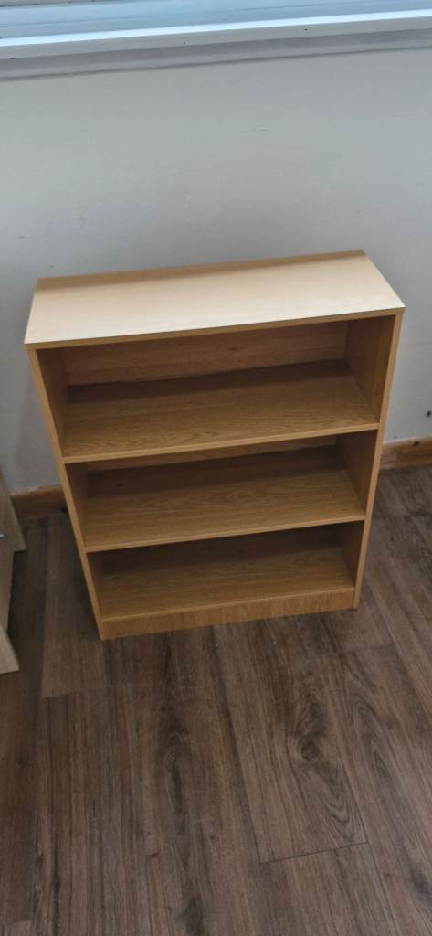 Small Wooden Bookcase with 3 Shelves – Good Condition