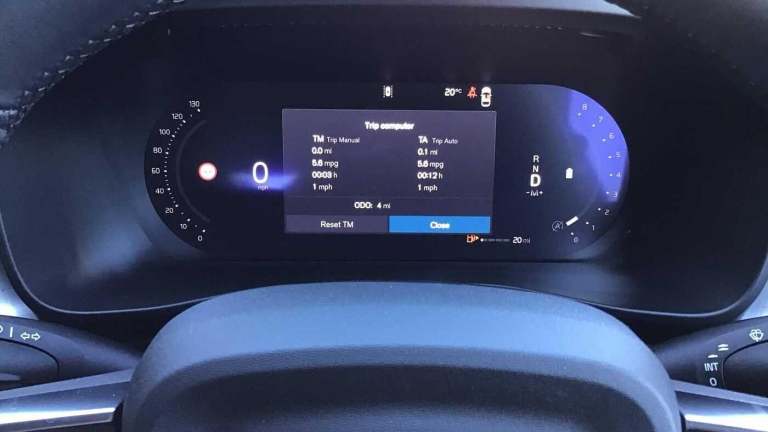 2025 Volvo XC40 Plus, B4 Mild hybrid, Petrol, Dark ESTATE Petrol/Electric Hybrid Automatic