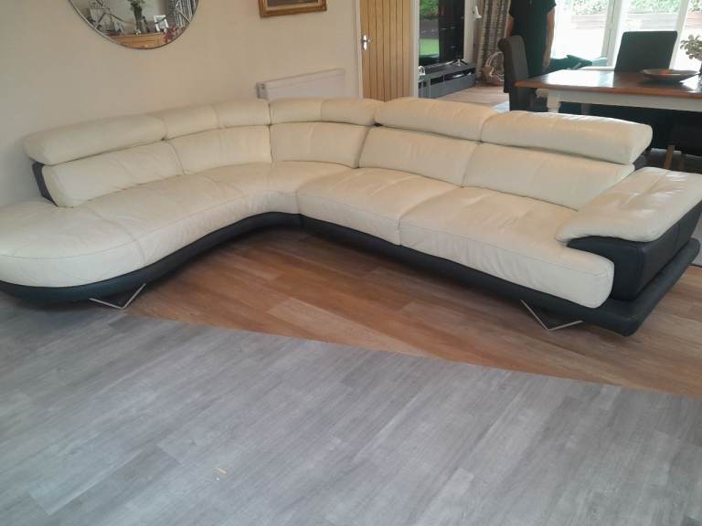 Cream & Black Curved Leather Corner Sofa – Excellent Condition
