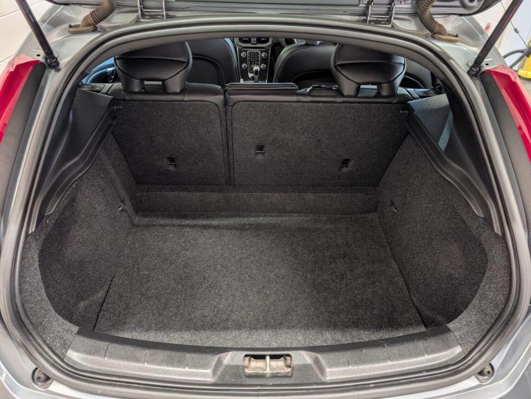 2019 Volvo V40 2.0 T2 GPF R-Design Nav Plus Euro 6 (s/s) 5dr HATCHBACK Petrol Manual