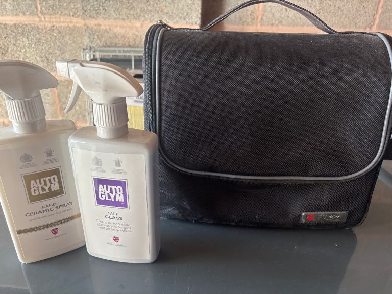 Autoglym bag with couple sprays 