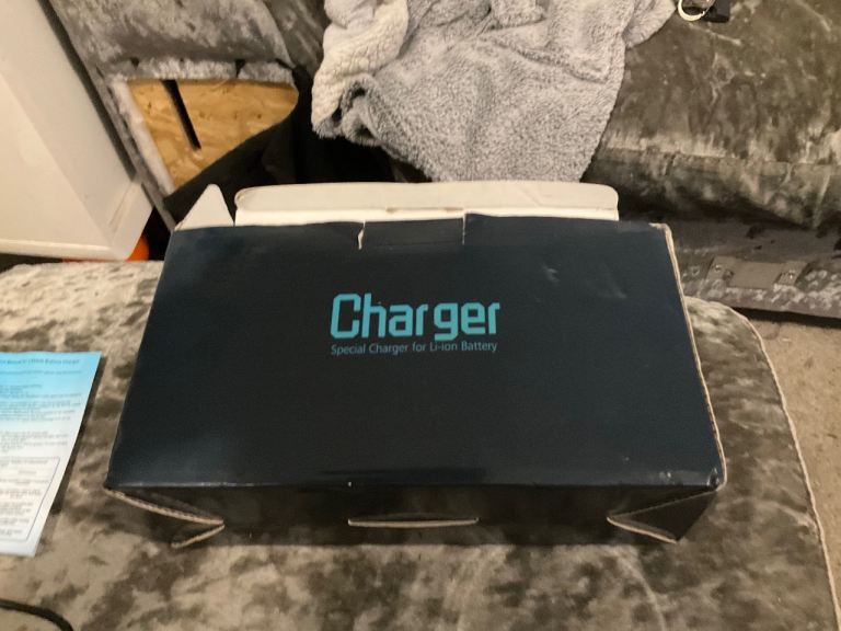  Charger for Li-ion battery NEW 