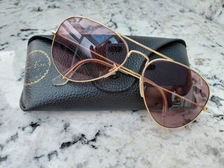 Ray-Ban Aviator Sunglasses with Gold Frame and Pink Lenses