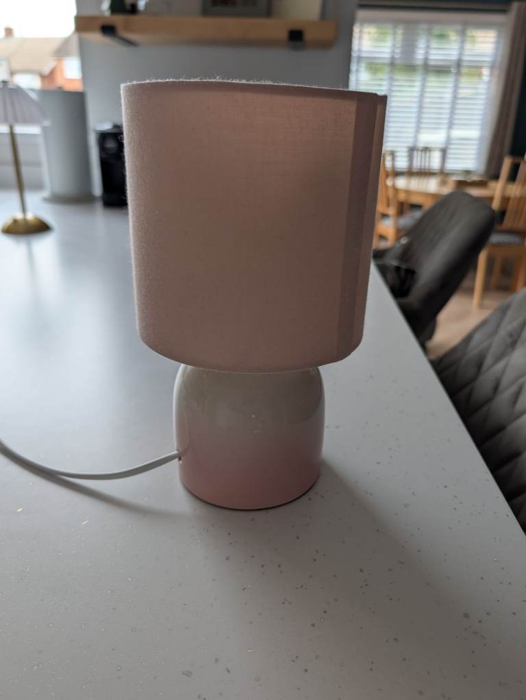 Small table lamp in pink