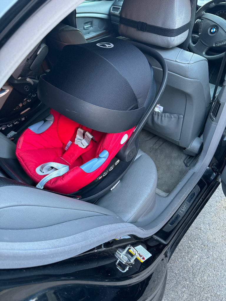 Cybex Aton M I-size car seat suitable for flight use, with ISOFIX base from birth