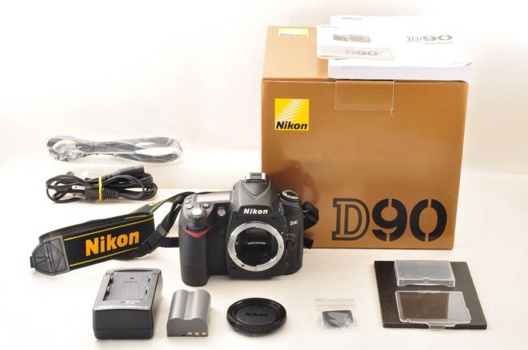 NIKON D90 IMMACULATE S/C 300