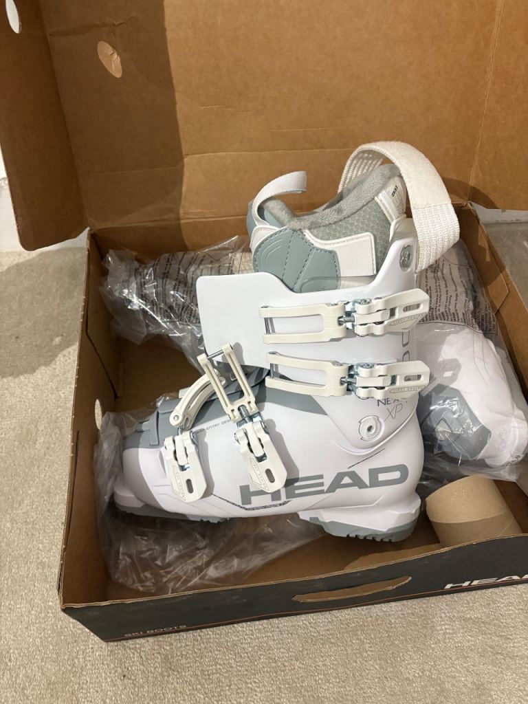 Head ski boots brand new 