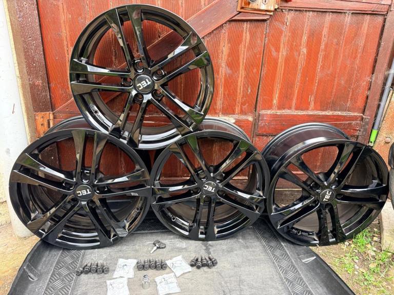 Set of 4 alloy wheels - TEC Speedwheels AS4 (Black Gloss)