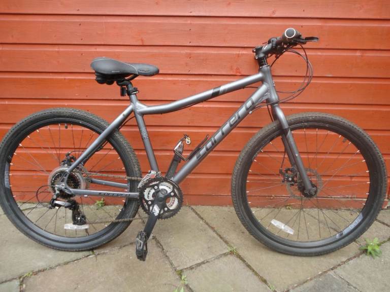 Carrera subway bike, 18 inch lightweight frame, 26 inch wheels, 24 gears, disc brakes , grey, 