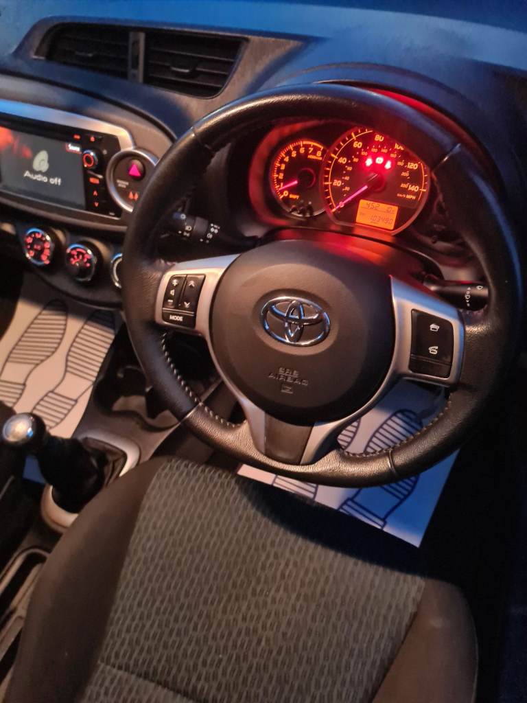 Toyota, YARIS, Hatchback, 2012, Manual, 1329 (cc), 5 doors