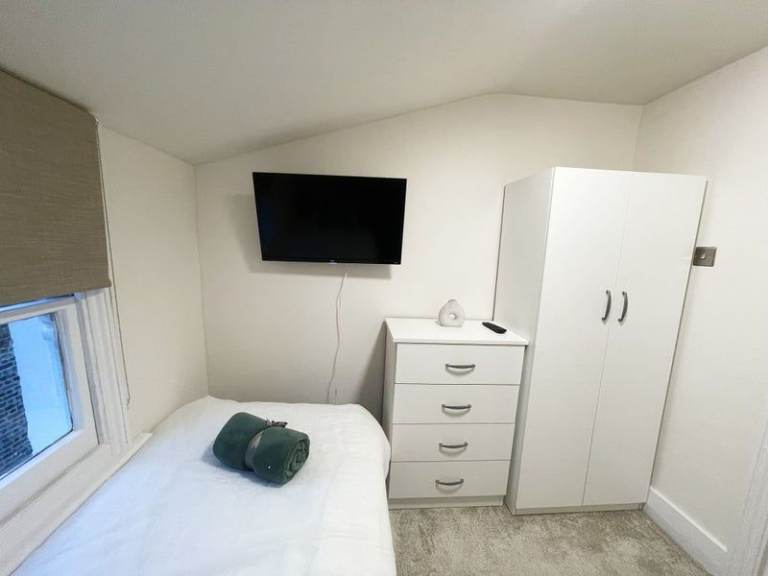 Spacious Single room in West Hampstead