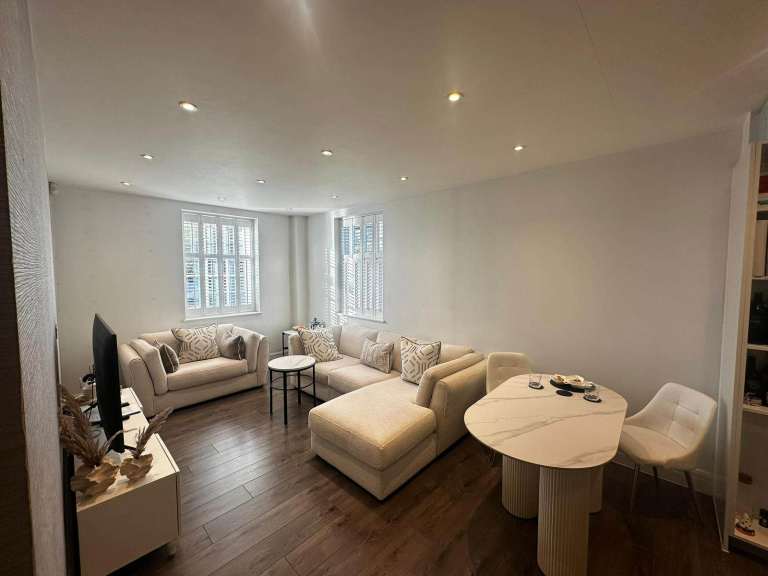 Lovely Flat on Kew Bridge