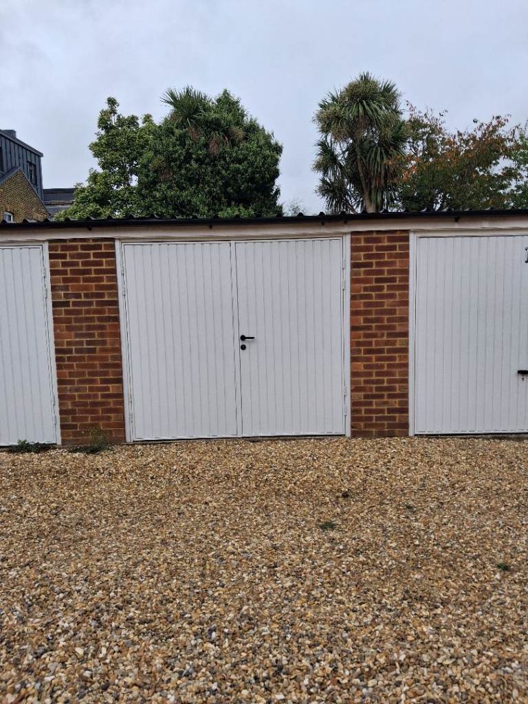 Garage place for rent