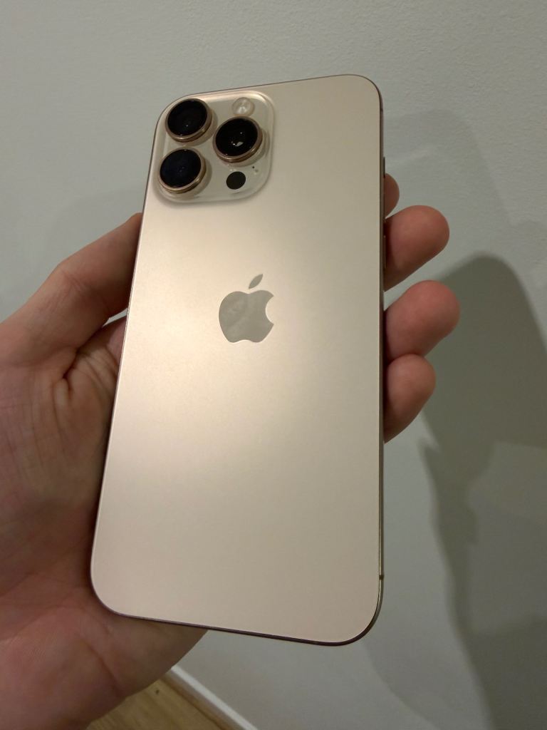 iPhone 16 Pro Max 256 GB Desert Titanium - Perfect Condition