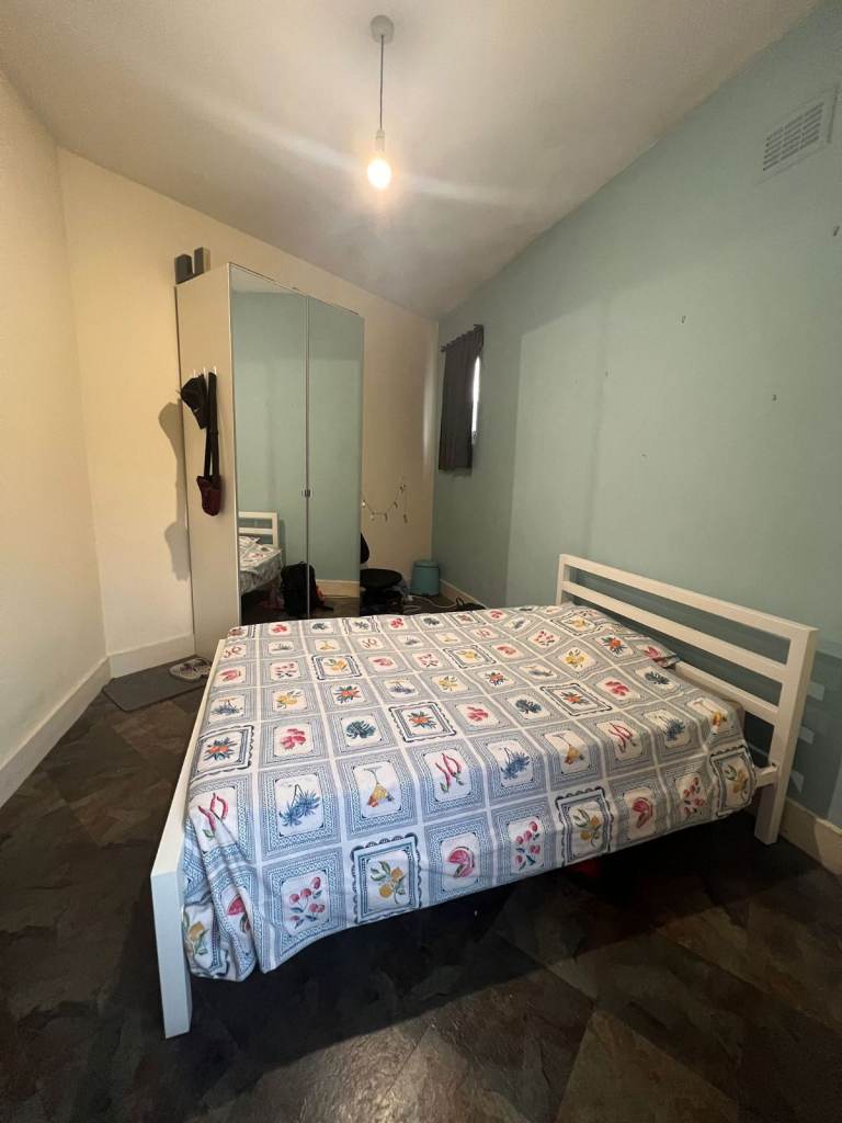 Spacious & Cosy Double Room For Rent AT SW18 4BB