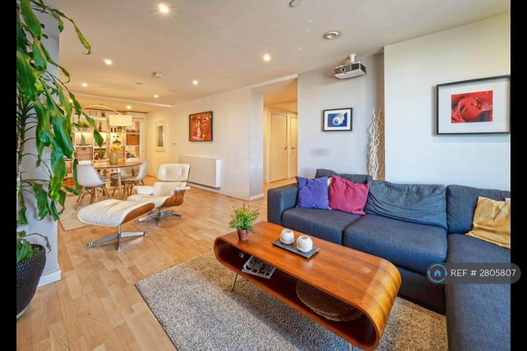 2 bedroom flat in Walworth Road, London, SE1 (2 bed) (#2805807)